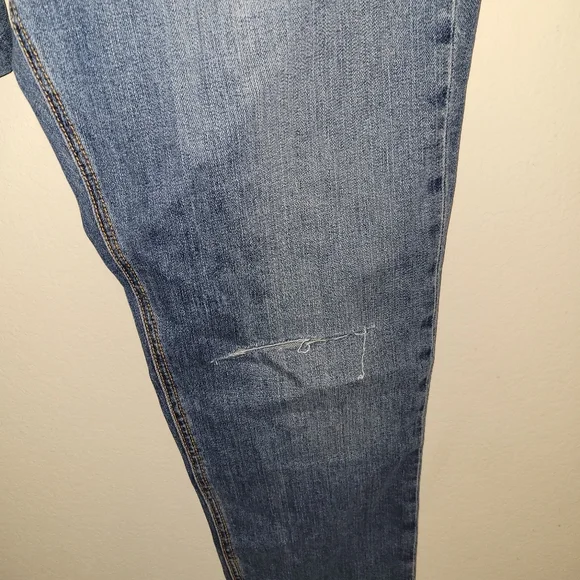 RAG AND BONE medium wash boyfriend  distressed boyfriend jeans size 6 and size 8 - Picture 8 of 15